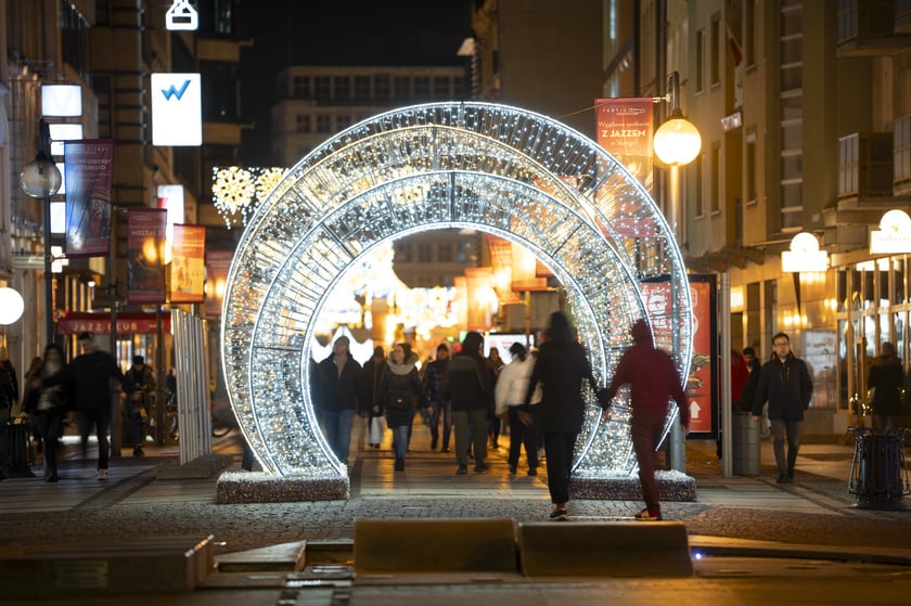 Świąteczne iluminacje we Wrocławiu, "tunel" na Oławskiej